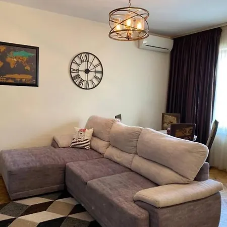 Center: Luxe/cozy * Varna