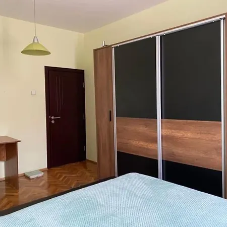 Center: Luxe/cozy