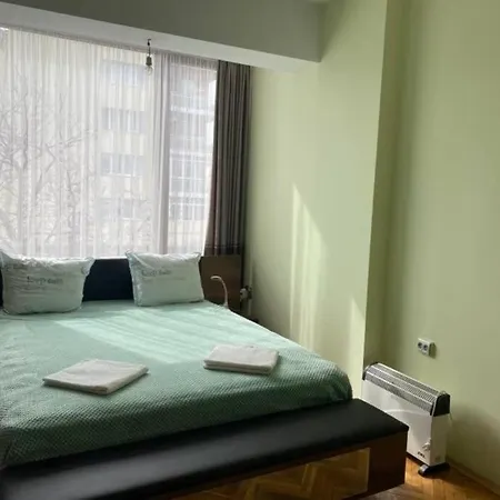Center: Luxe/cozy Varna