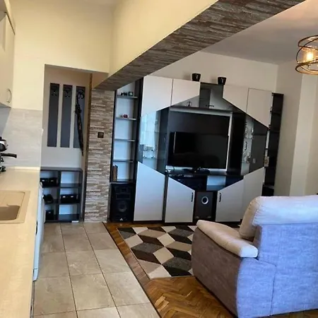 Center: Luxe/cozy * Varna